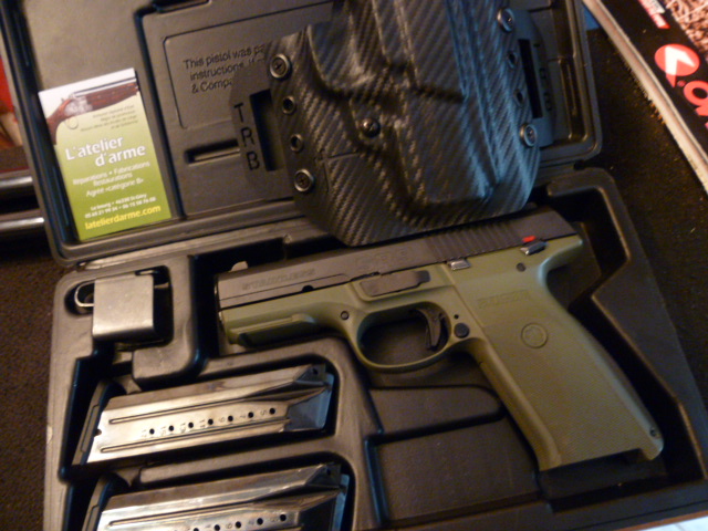 pistolet RUGER SR9 , état neuf