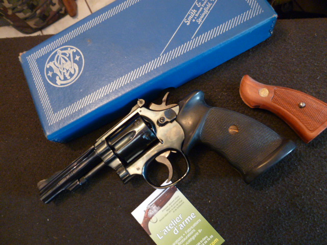 Revolver smith wesson calibre 22 en belle état