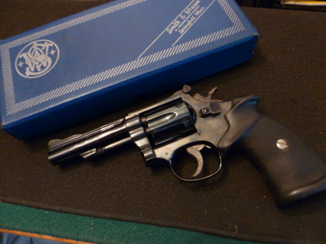 revolver Smith Wesson cal 22lr mod 18-4