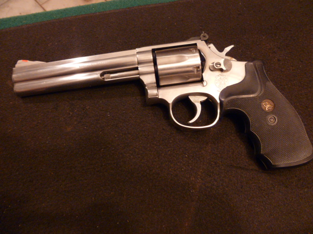 Smith Wesson 686 cal 357 mag ( état proche du neuf )